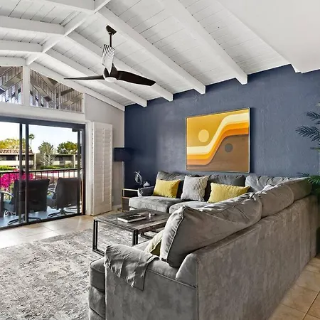 Palm Springs Unique Central Condo